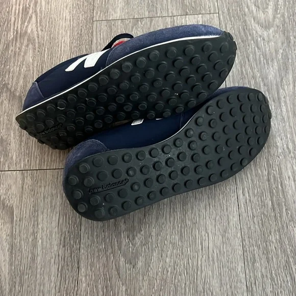 EUC New Balance 410 Women’s Size 7.5 Blue and Red - Picture 4 of 5